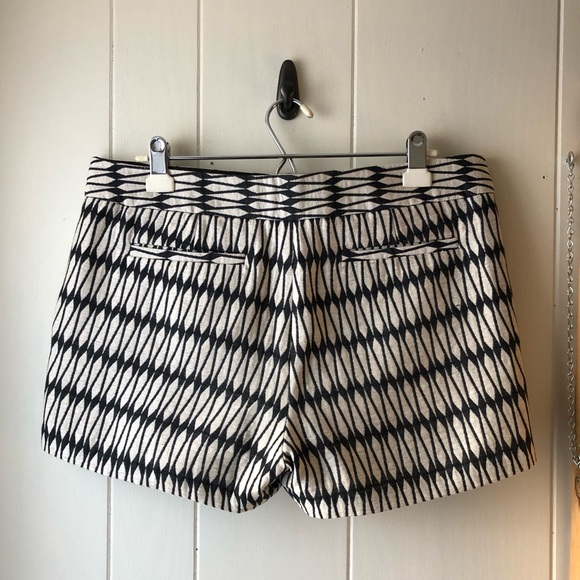 JOE FRESH B&W Flat Front Graphic Women’s Size 10 Shorts - Picture 2 of 7